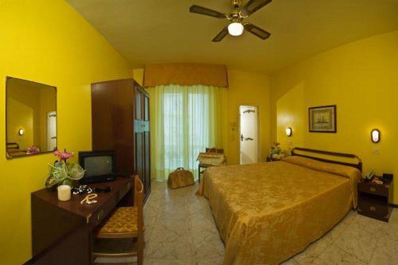 Hotel Maremonti Gabicce Mare Chambre photo