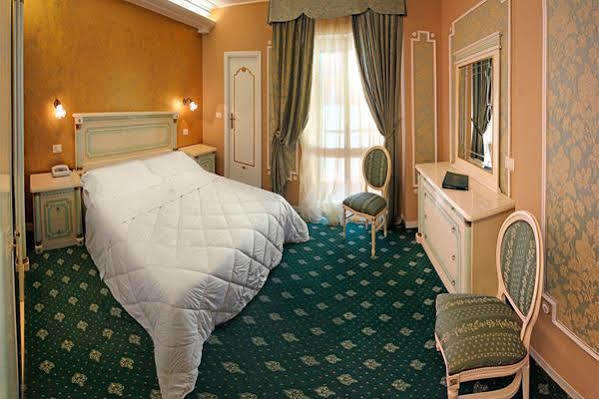 Hotel Maremonti Gabicce Mare Extérieur photo